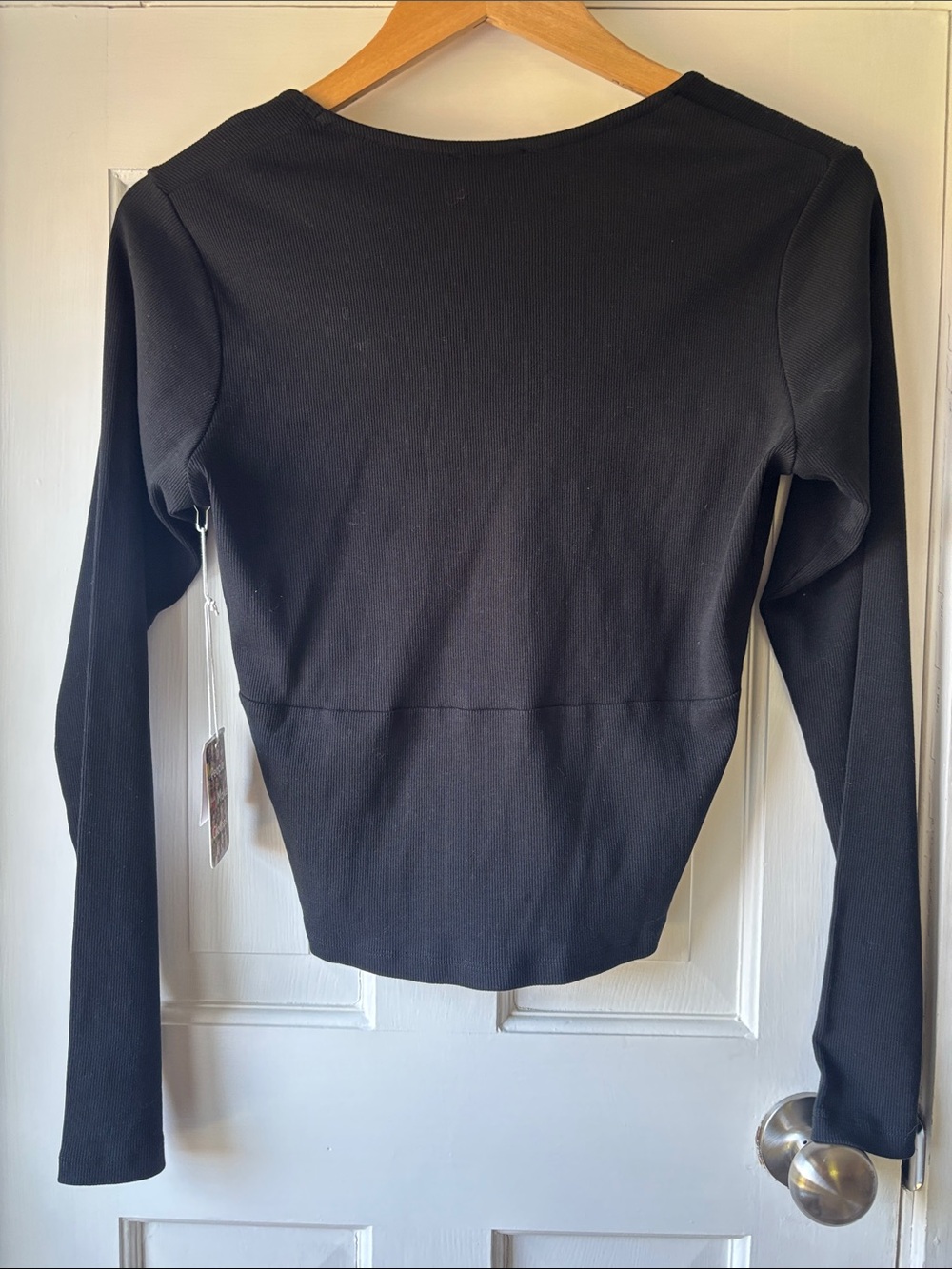 Known Supply Long-Sleeve V-Neck Black Women's Top Size L - Picture 3 of 6